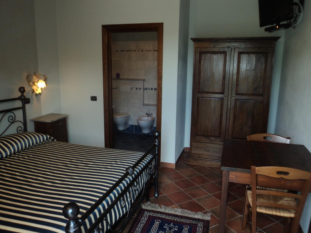 Agriturismo Cascina L'Arche سانتو ستيفانو بيلبو الغرفة الصورة