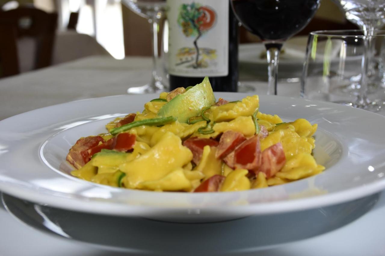 Agriturismo Cascina L'Arche سانتو ستيفانو بيلبو المظهر الخارجي الصورة